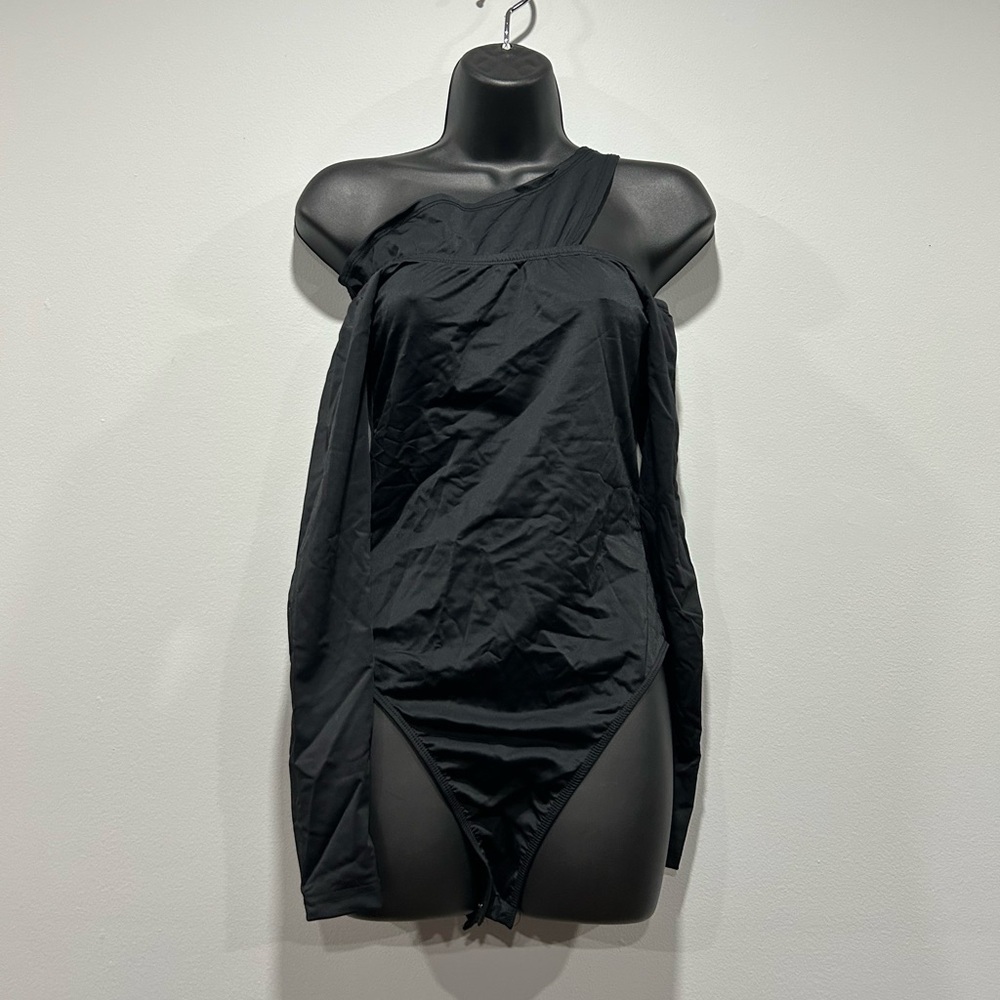 One shoulder asymmetrical bodysuit